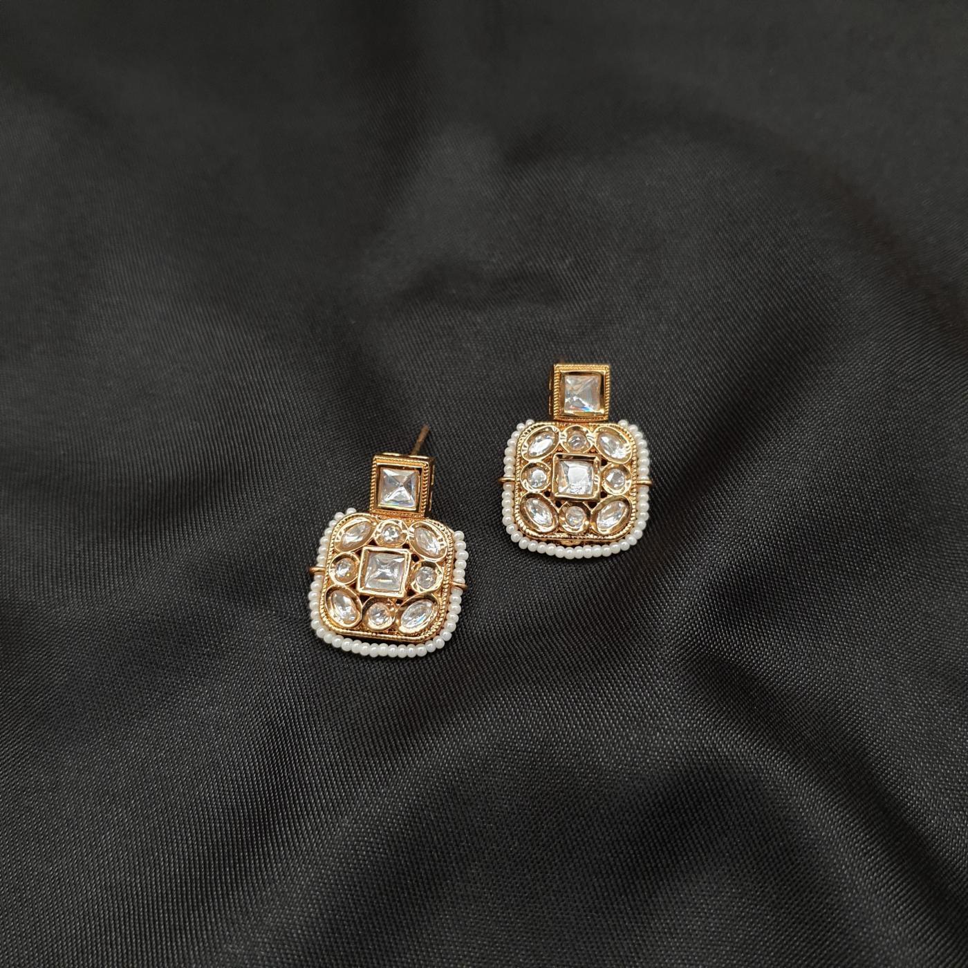 Tayani Kundan Chokar Set 4 Gold