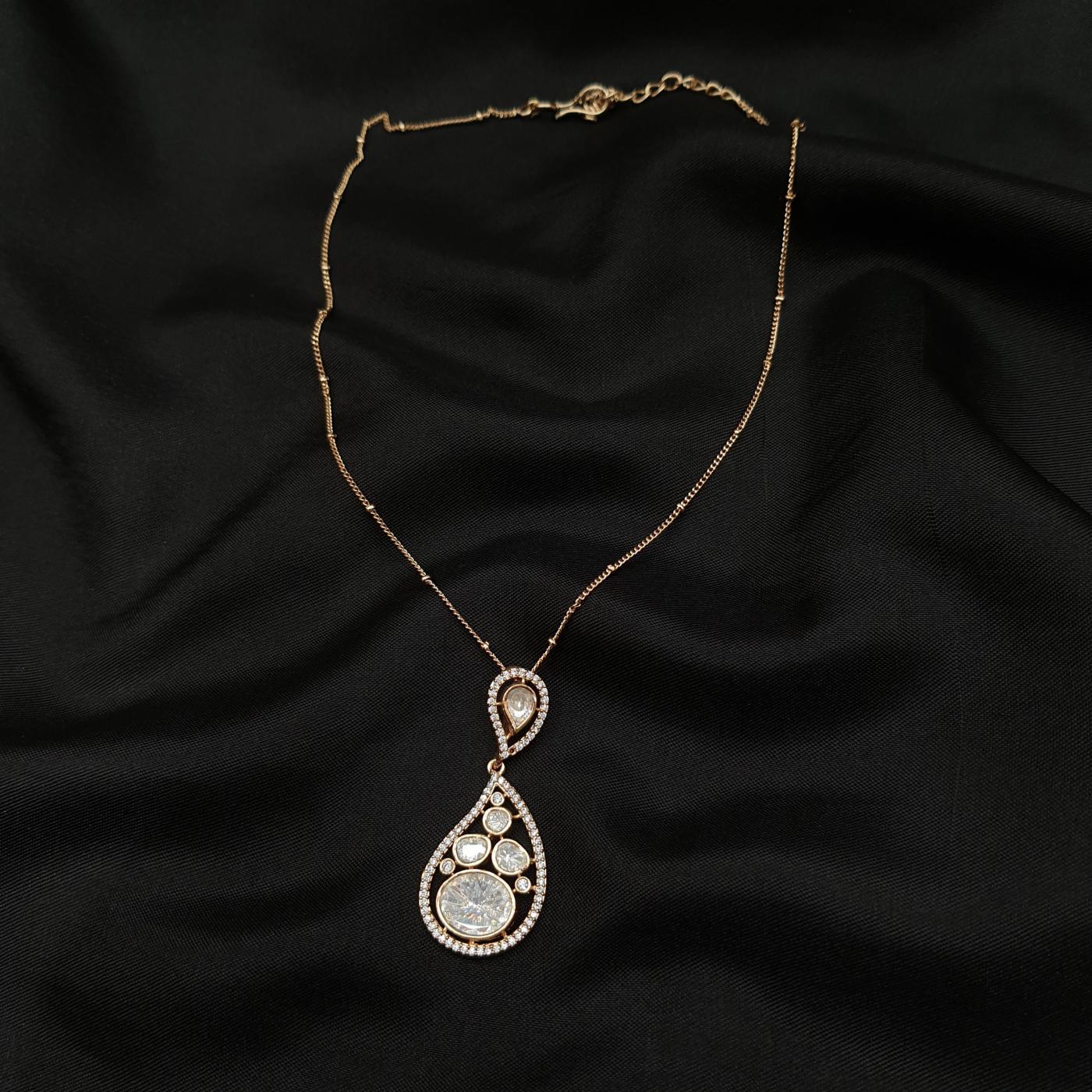 Tayani Kundan Pendant Set - TKNPS 4 Gold