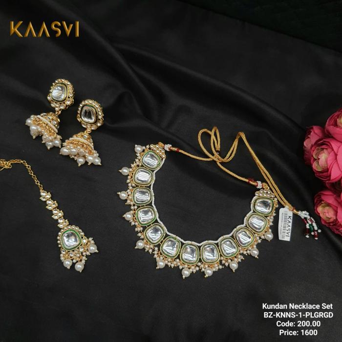 Kundan Necklace Set 1 Pearl Green Gold